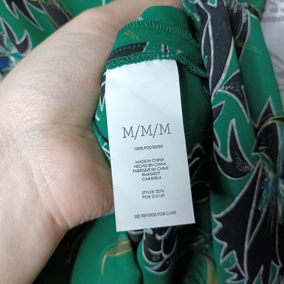 Cabi Sleeveless Flowy Blouse Green Floral #3276 Zoe Falling Flower - Picture 5 of 6